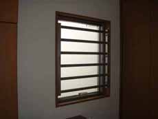 �����ʊi�q