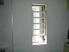 �����ʊi�q