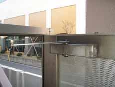 �h�A�N���[�U�[�̌���