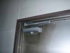 �h�A�N���[�U�[�̌���