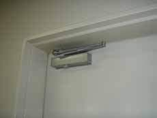 �h�A�N���[�U�[�̌���