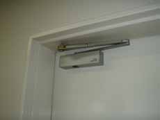 �h�A�N���[�U�[�̌���